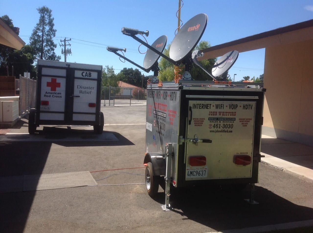 A trailer with two satellite dishes on it